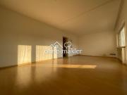 Zentrale großzügige 2 Zi. Wohnung mit sonnigem Balkon in...