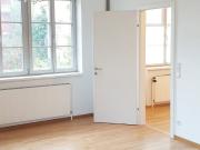 ZENTRALE PÄRCHENWOHNUNG * 2 ZIMMER UND BALKON