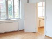 ZENTRALE PÄRCHENWOHNUNG * 2 ZIMMER UND BALKON