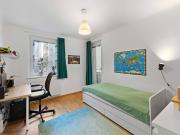 Zentraler Familientraum! Umfassend saniert! 2 Balkone!...