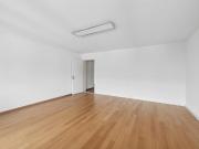 Zentrales Büro mit Balkon