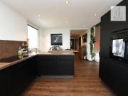 Zentrales Zuhause: Helle und geräumige 4 Zimmer Wohnung...