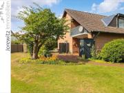 Zentrumsnah in Brackwede: Zweifamilienhaus mit...