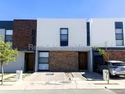 Zibatá Casa con área de TV y 4 recámaras 1 en planta...
