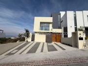 Zibatá casa de 4 recamaras en VENTA RAH1831