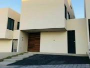 Zibata vendo casa con mejoras 3 niveles 4 recamaras 6...