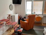 Zimmer in 130qm Wohnung an Wiesn Personal zu vermieten