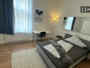 Zimmer in 4 Zimmer Wohnung in München zu vermieten