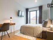 Zimmer in 5 Zimmer WG zu vermieten, Frankfurt Zimmer in 5 Zimmer WG zu vermieten, Frankfurt