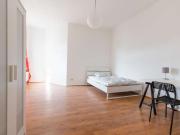 Zimmer in 5 Zimmer Wohnung in Neukölln