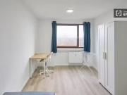 Zimmer in einer 3 Zimmer Wohnung in Düsseldorf