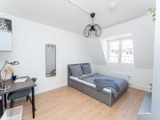Zimmer in einer 9 Zimmer WG in Berlin zu vermieten