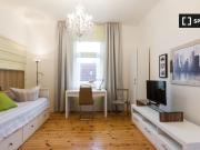 Zimmer in einer 9 Zimmer WG in Berlin zu vermieten