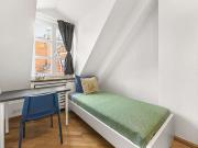 Zimmer in einer WG mit 13 Schlafzimmern, Berlin