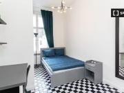 Zimmer in großzügiger und stilvoller Wohnung in Berlin