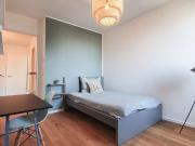 Zimmer in Wohngemeinschaft in Neubau. Hochzeit. Berlin