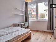 Zimmer in Wohngemeinschaft in Neubau. Hochzeit. Berlin