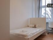 Zimmer in Wohnung mit 6 Schlafzimmern Mitte, Deutschland