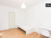 Zimmer zu vermieten, Apartment mit 3 Schlafzimmern,... Zimmer zu vermieten, Apartment mit 3 Schlafzimmern,...