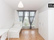 Zimmer zu vermieten, Apartment mit 3 Schlafzimmern,...