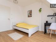 Zimmer zu vermieten in 10 Zimmer Wohnung in Berlin