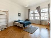 Zimmer zu vermieten in 5 Zimmer Wohnung in Berlin