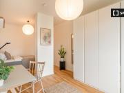 Zimmer zu vermieten in 5 Zimmer Wohnung in Berlin