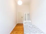 Zimmer zu vermieten in 6 Zimmer Wohnung in Neukölln