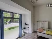 Zimmer zu vermieten in einer 11 Zimmer Wohnung in...