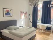 Zimmer zu vermieten in einer 5 Zimmer Wohnung in Frankfurt