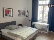 Zimmer zu vermieten in einer 5 Zimmer Wohnung in Frankfurt