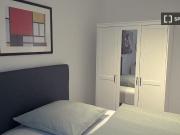 Zimmer zu vermieten in einer 6 Zimmer Wohnung in Frankfurt