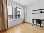 Zimmer zu vermieten in einer 9 Zimmer Wohnung