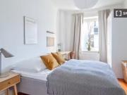 Zimmer zu vermieten in einer möblierten 5 Zimmer Wohnung...