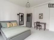 Zimmer zu vermieten in einer möblierten WG in Neukölln