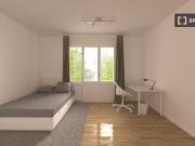 Zimmer zu vermieten in einer Wohnung mit 3 Schlafzimmern...