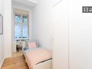 Zimmer zu vermieten in einer Wohnung mit 3 Schlafzimmern...