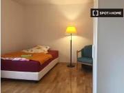 Zimmer zu vermieten in einer Wohnung mit 3 Schlafzimmern...