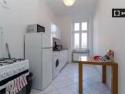 Zimmer zu vermieten in einer Wohnung mit 3 Schlafzimmern...