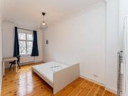 Zimmer zu vermieten in einer Wohnung mit 3 Schlafzimmern...