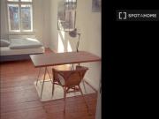 Zimmer zu vermieten in einer Wohnung mit 3 Schlafzimmern...