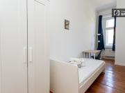 Zimmer zu vermieten in einer Wohnung mit 3 Schlafzimmern...