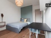 Zimmer zu vermieten in einer Wohnung mit 3 Schlafzimmern...