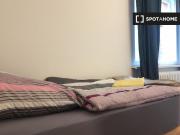 Zimmer zu vermieten in einer Wohnung mit 3 Schlafzimmern...