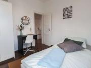 Zimmer zu vermieten in Wohnung mit 13 Schlafzimmern in...