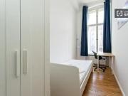 Zimmer zu vermieten in Wohnung mit 4 Schlafzimmern in Berlin