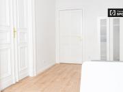 Zimmer zu vermieten in Wohnung mit 4 Schlafzimmern in...