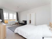 Zimmer zu vermieten in Wohnung mit 4 Schlafzimmern in...