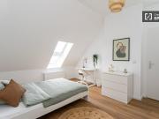 Zimmer zu vermieten in Wohnung mit 5 Schlafzimmern in Berlin