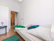 Zimmer zu vermieten in Wohnung mit 5 Schlafzimmern in Berlin